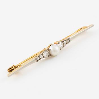 Brosch 18K guld med pärla och gammalslipade diamanter.