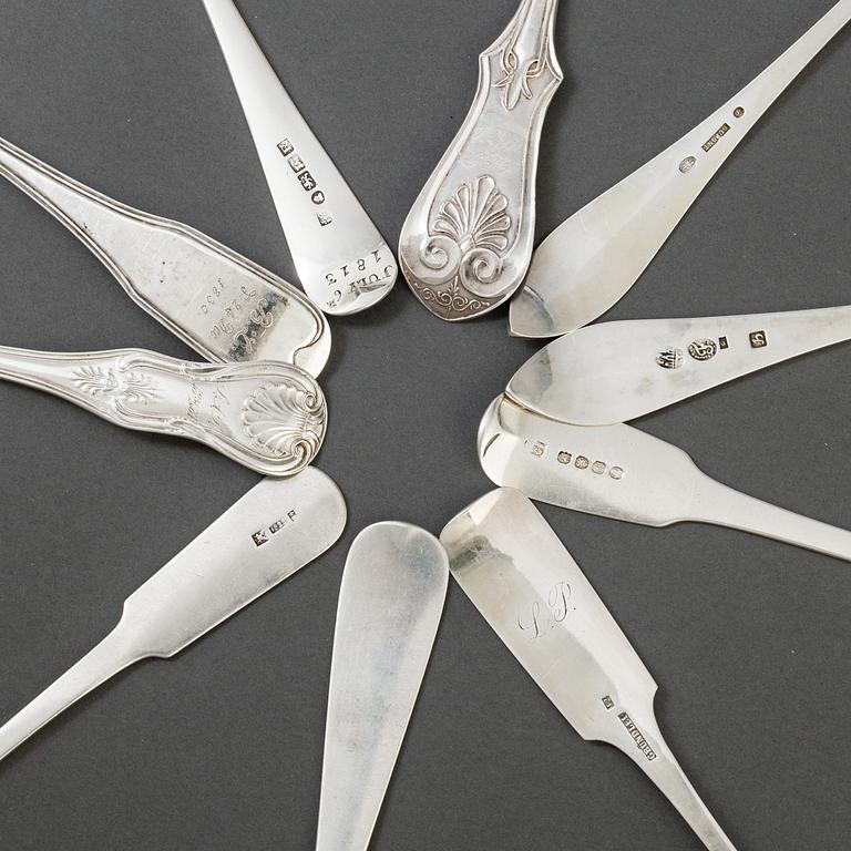 A set of 10 different spoons of different nationalities.