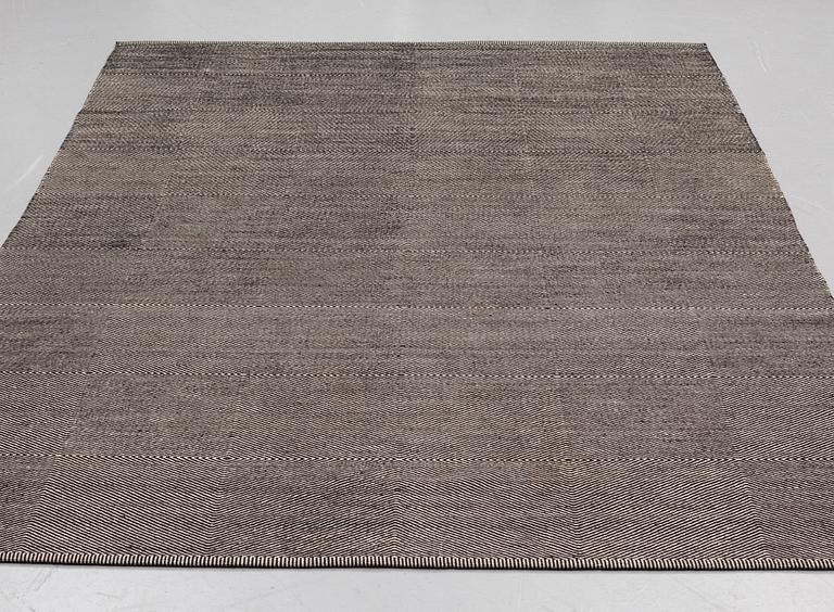 MATTO, flat weave, ca 309 x 200,5 cm, attributed to Kim Naver. The end of the 20th century.