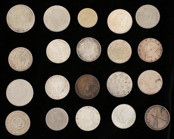 PARTI MYNT samt FRIMÄRKEN, 98 st, de mesta Sverige, 1800-1900-tals.