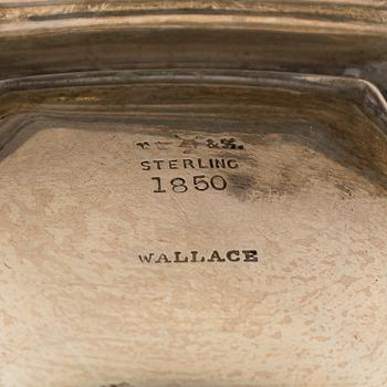 R. Wallace & Sons, kahvikannu ja kermakko, hopeaa, Wallingford, Connecticut, Yhdysvallat.
