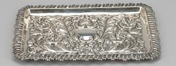 BRICKA, silver, London 1929. Vikt 217 g.