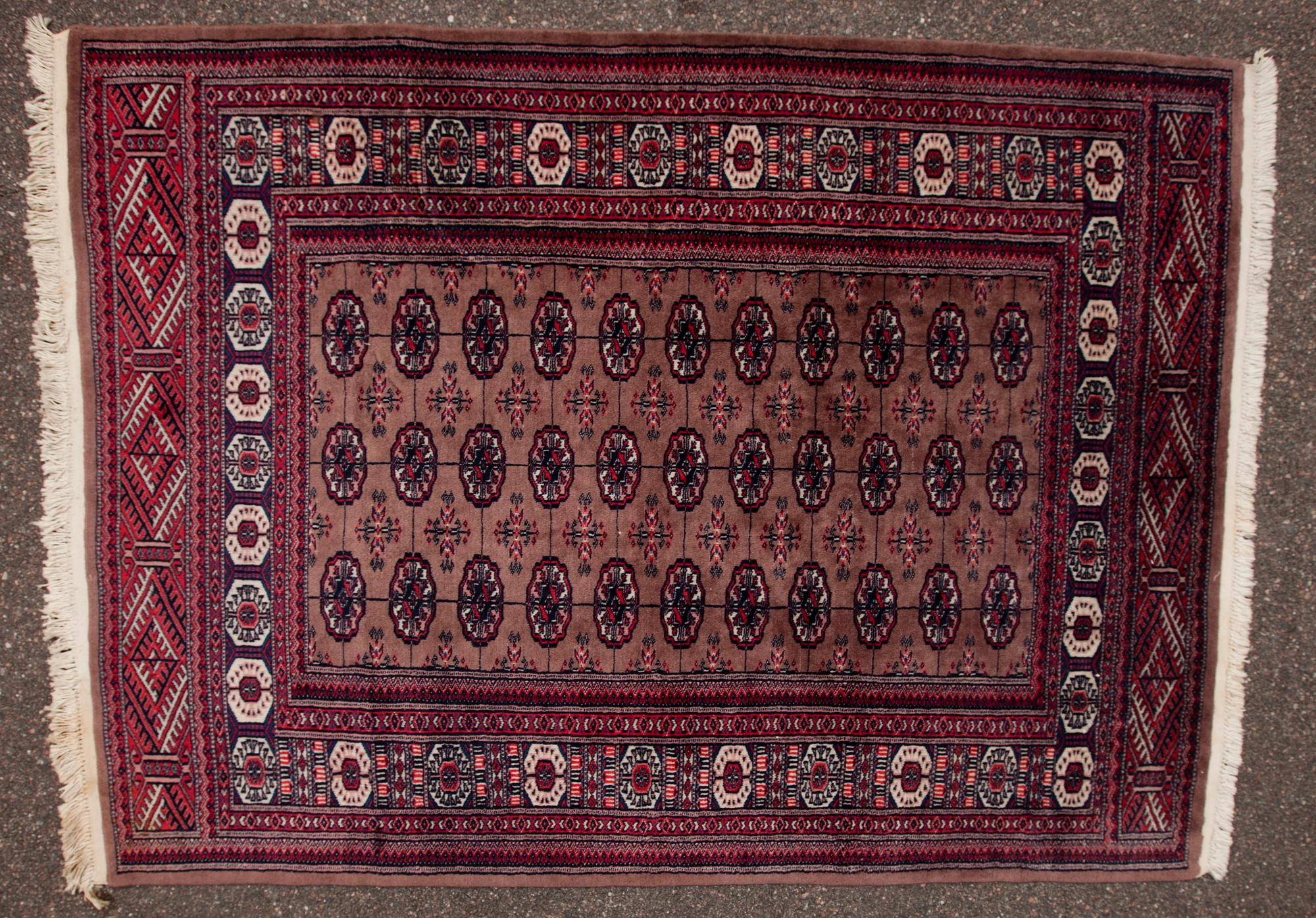 MATTA, Pakistan. Ca 167x128 cm.