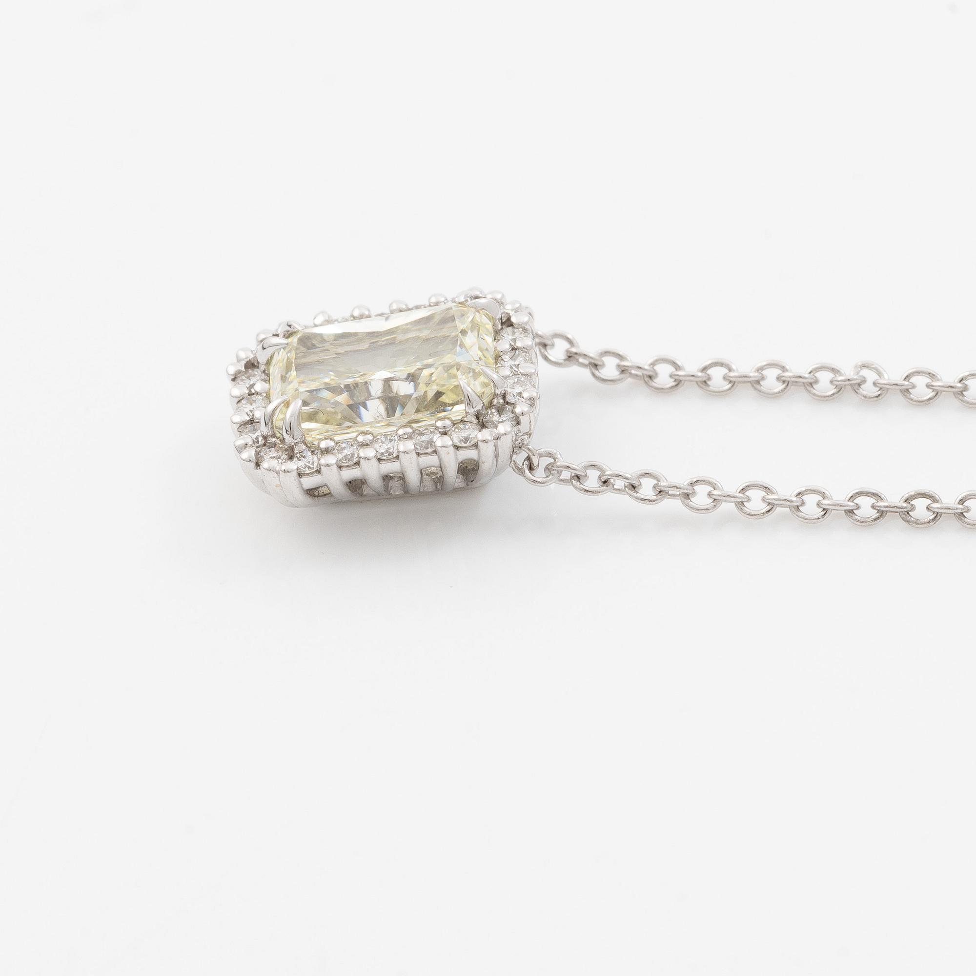 Necklace 18K white gold with a faceted diamond, accompanied by GIA report.