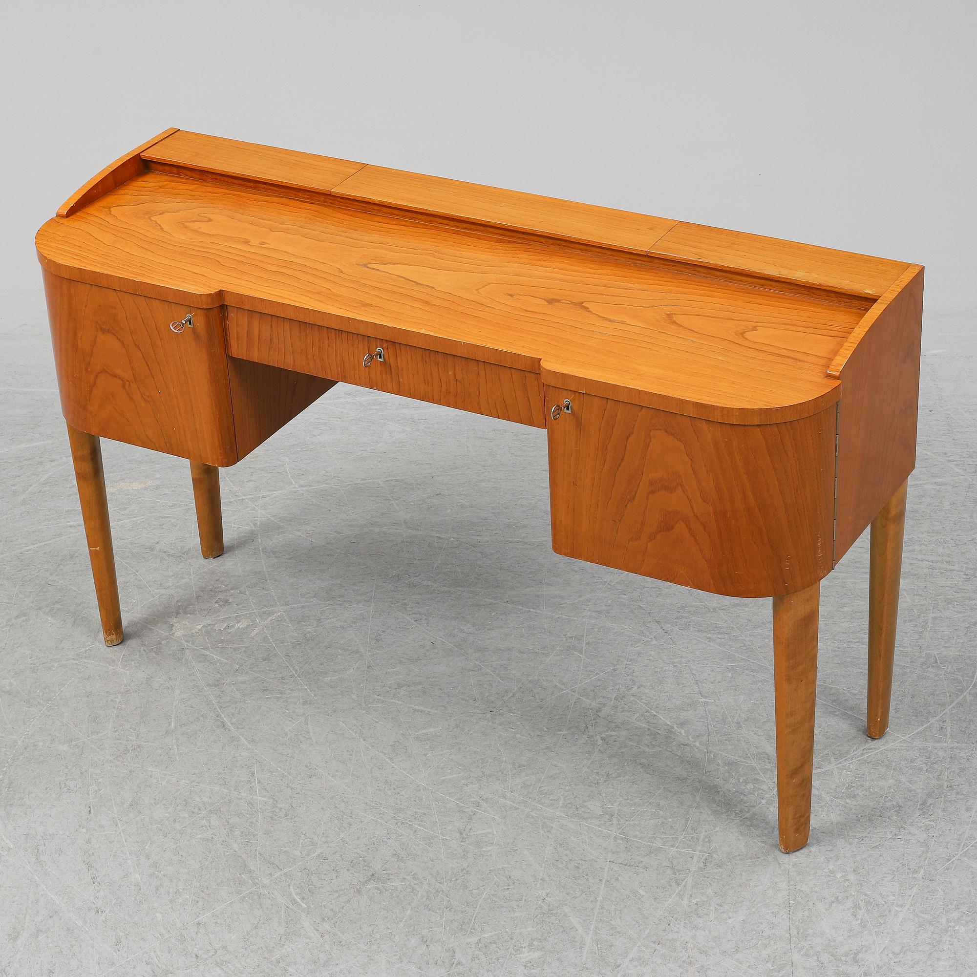 A 1940's table with pouf.