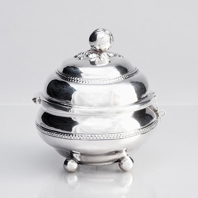 A German 18th century silver sugar casket, unidentified makers mark, Nürnberg 1787-1791.