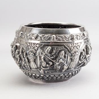 KRUKA / SKÅL, silver, Burma / Intia. Vikt 2,1 kg.