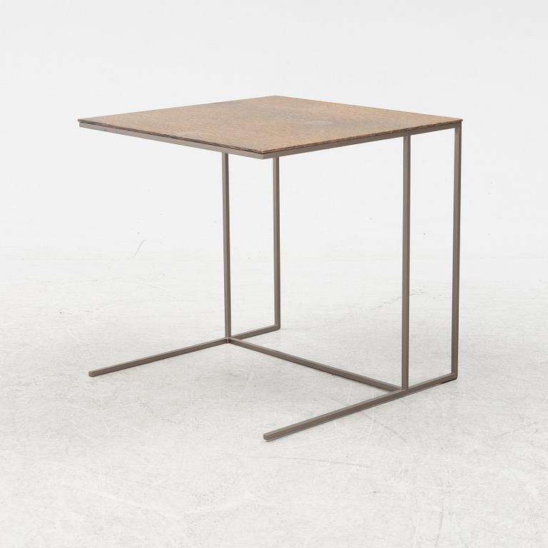 Rodolfo Dordoni, sidobord, ur Calder-serien, Minotti.