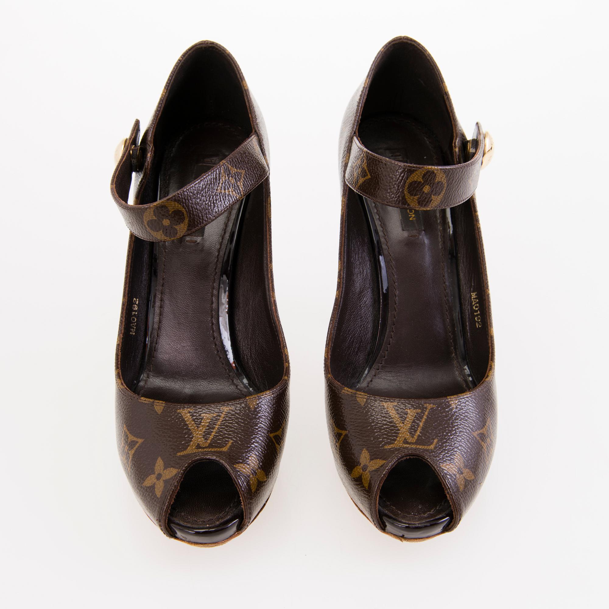 LOUIS VUITTON Monogram Ritual Mary-Jane Pumps in size 38.5.