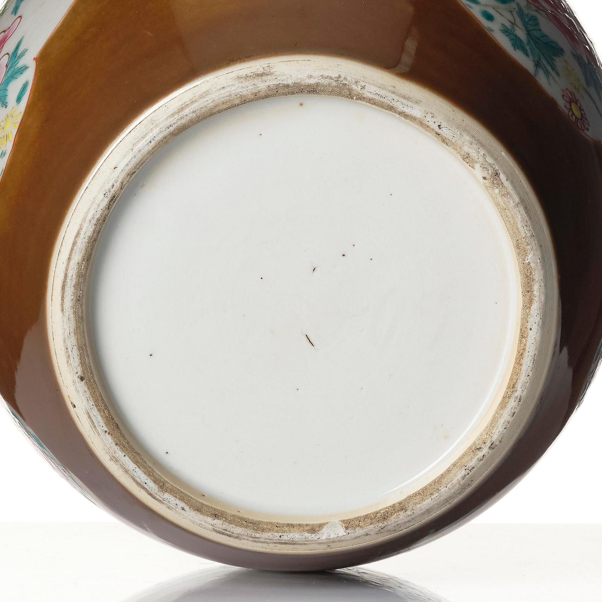Kruka, porslin. Qingdynastin, 1700-tal.