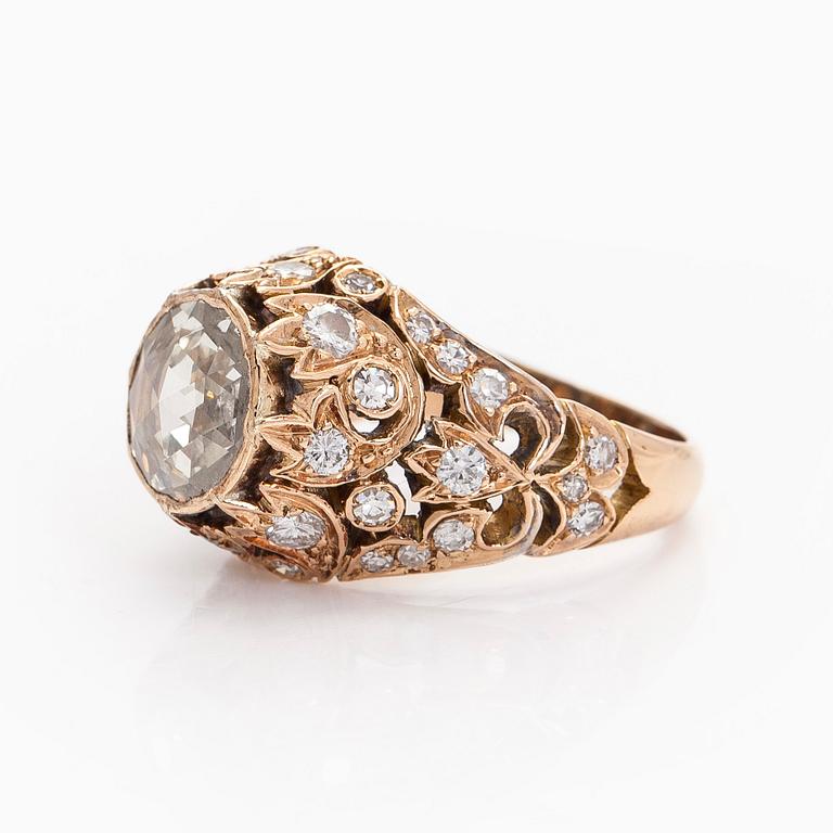 Ring, rose-cut diamond 1.35 ct, 18K gold.