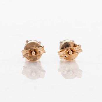 Earrings in 14K gold set with brilliant-cut diamonds.