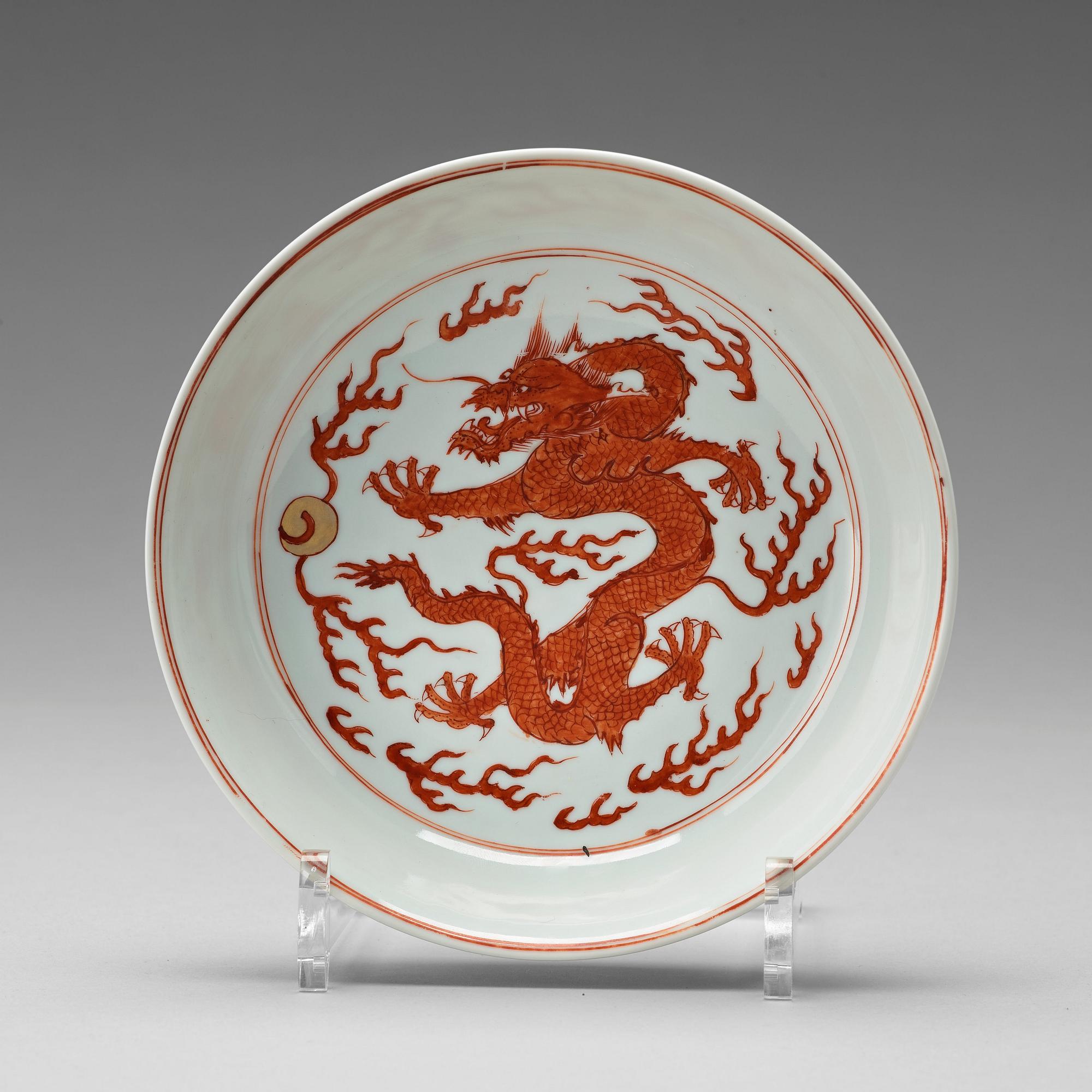 A five clawed dragon dish, Qing dynasty, with Chenghuas six character mark.