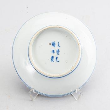 A Chinese Guangxu porcelain plate.