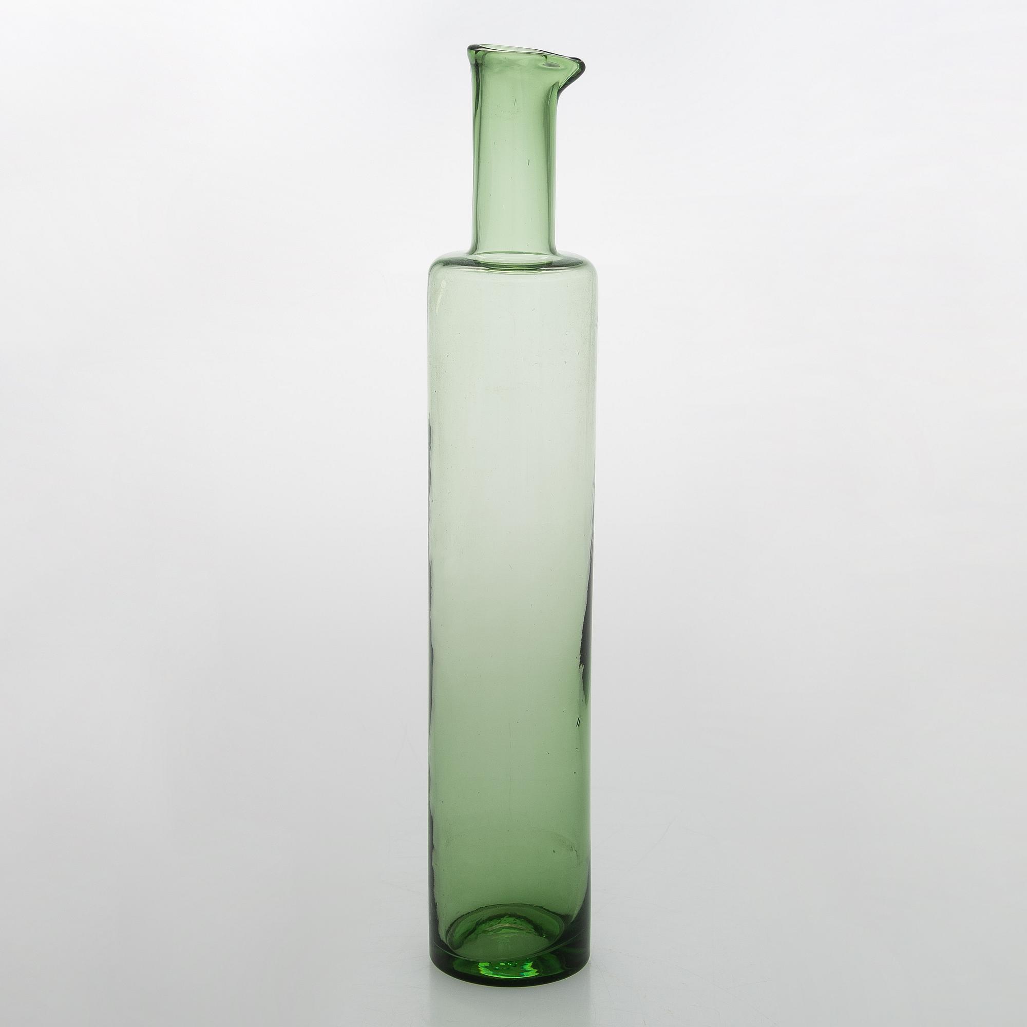 Nanny Still, a glass bottle signed Riihimäen Lasi O.Y Nanny Still.