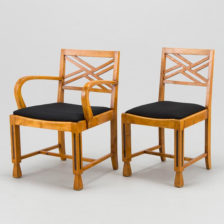 A 1920s/30s century dining table and set of 6 + 2 chairs.