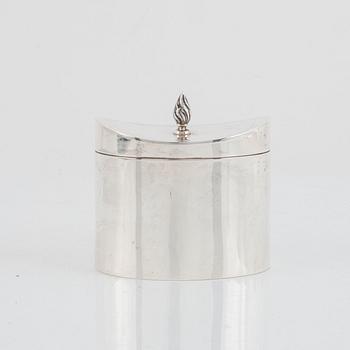 An English Silver Lided Jar, mark of Mappin & Webb, Birmingham 1915.