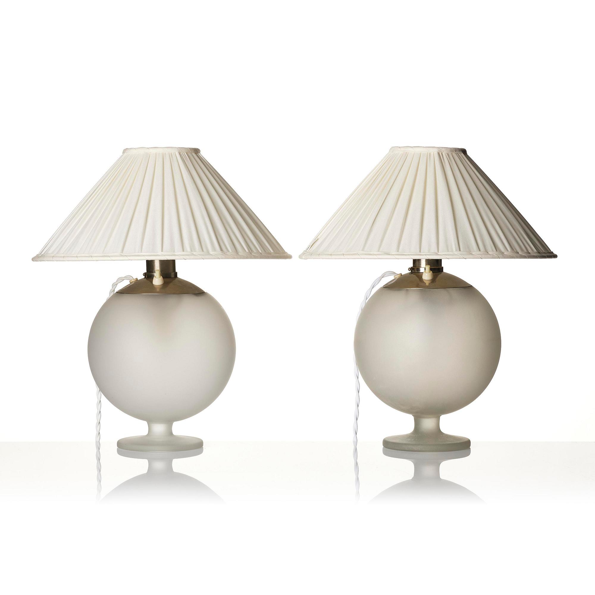 Harald Notini, a pair of table lamps model "15206", Arvid Böhlmarks Lampfabrik, Stockholm, 1930s.