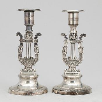 LJUSSTAKAR, ett par, silver, Petter Adolf Sjöberg, Stockholm 1828. Empire.