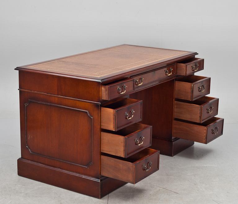 SKRIVBORD, England. 1900-tal.