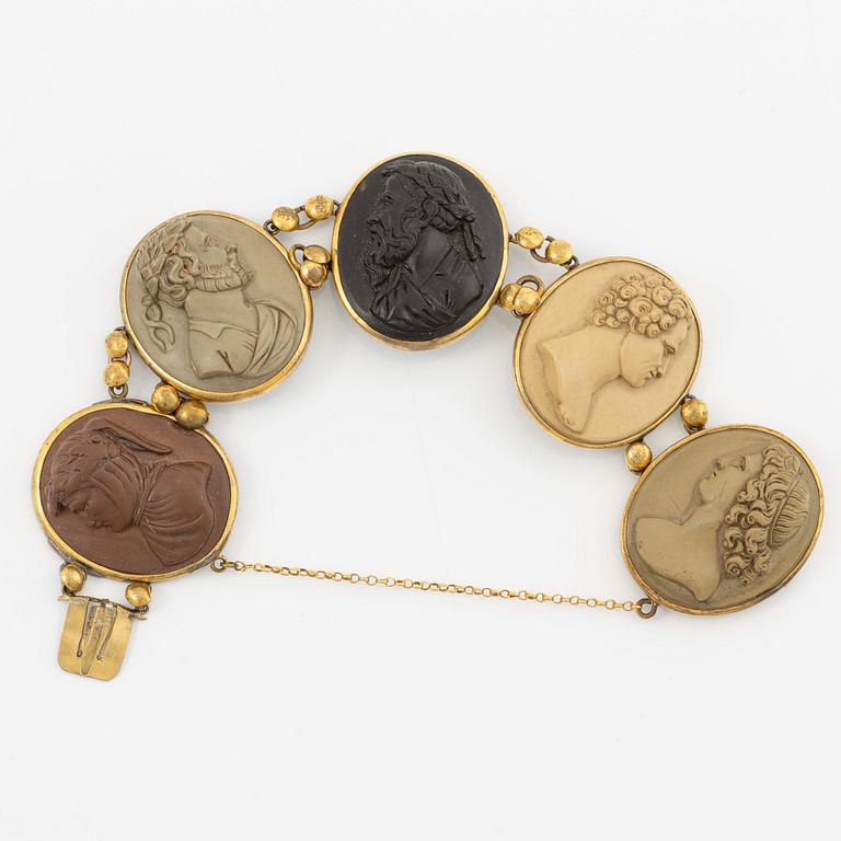 Bracelet, gilded metal with carved lava cameos, 19th/20th century.