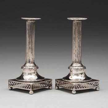 A pair of Swedish 18th century silver candelsticks, marks og Pehr Zethelius, Stockholm 1793.