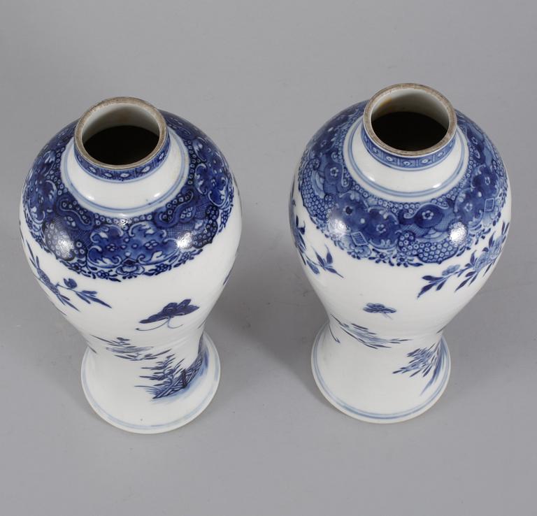 VASER, ett par, porslin, Kina, 1700-/1800-tal.