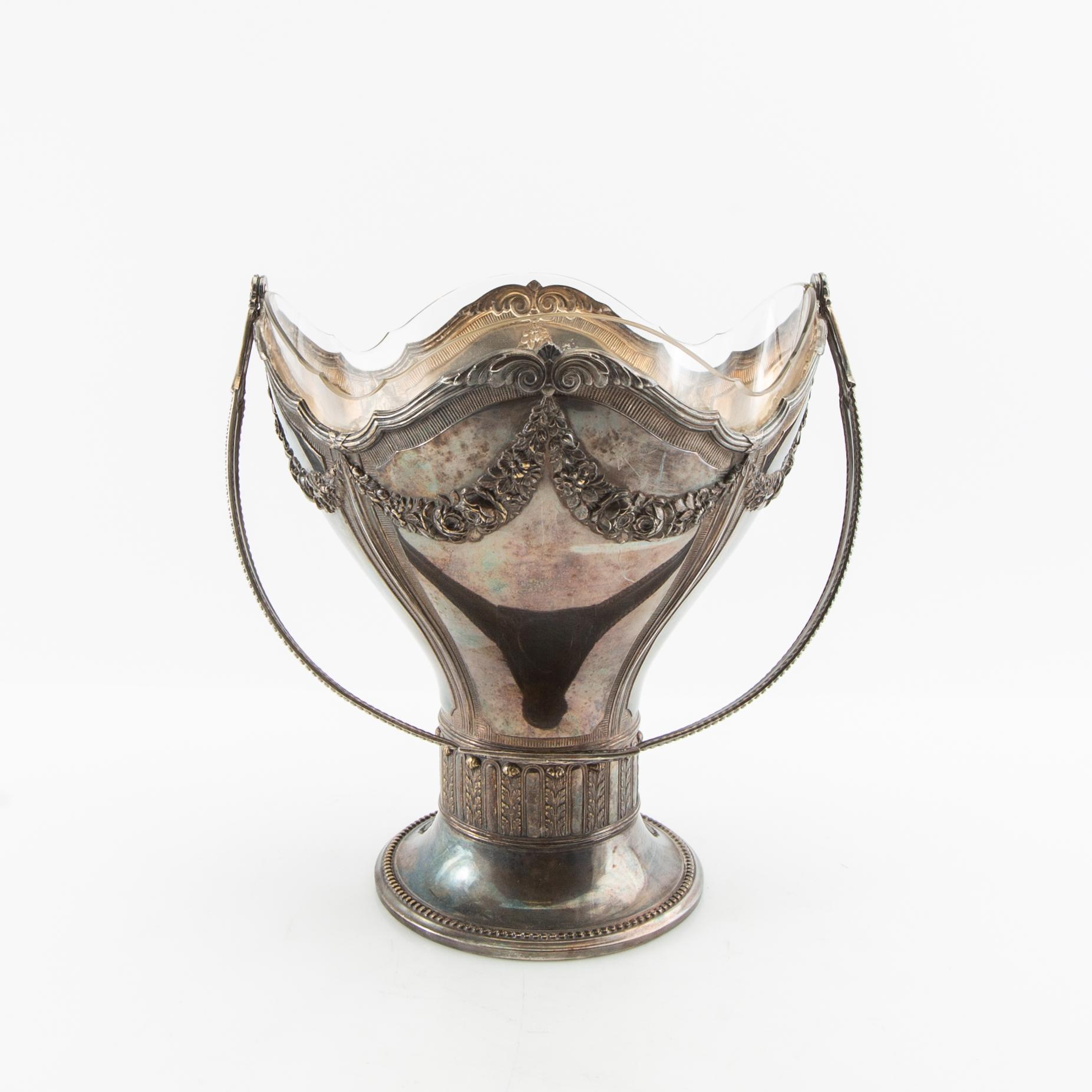 Skål med hänkel Jugend 1900-alets början nysilver.