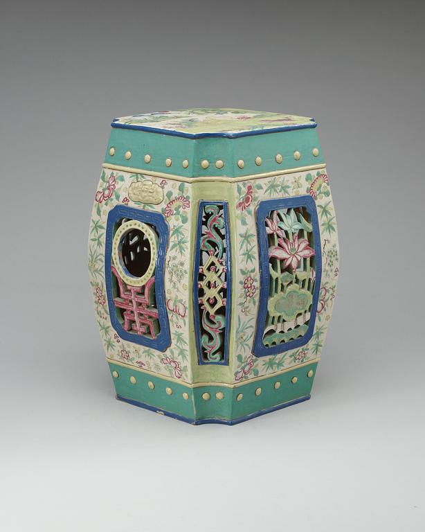 An 'enamel on copper' imitating ceramic garden seat, Qing dynasty, ca 1800.