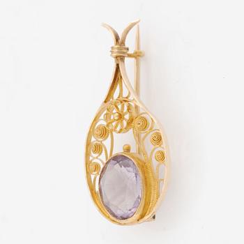 Brooch, 18K gold with amethyst.