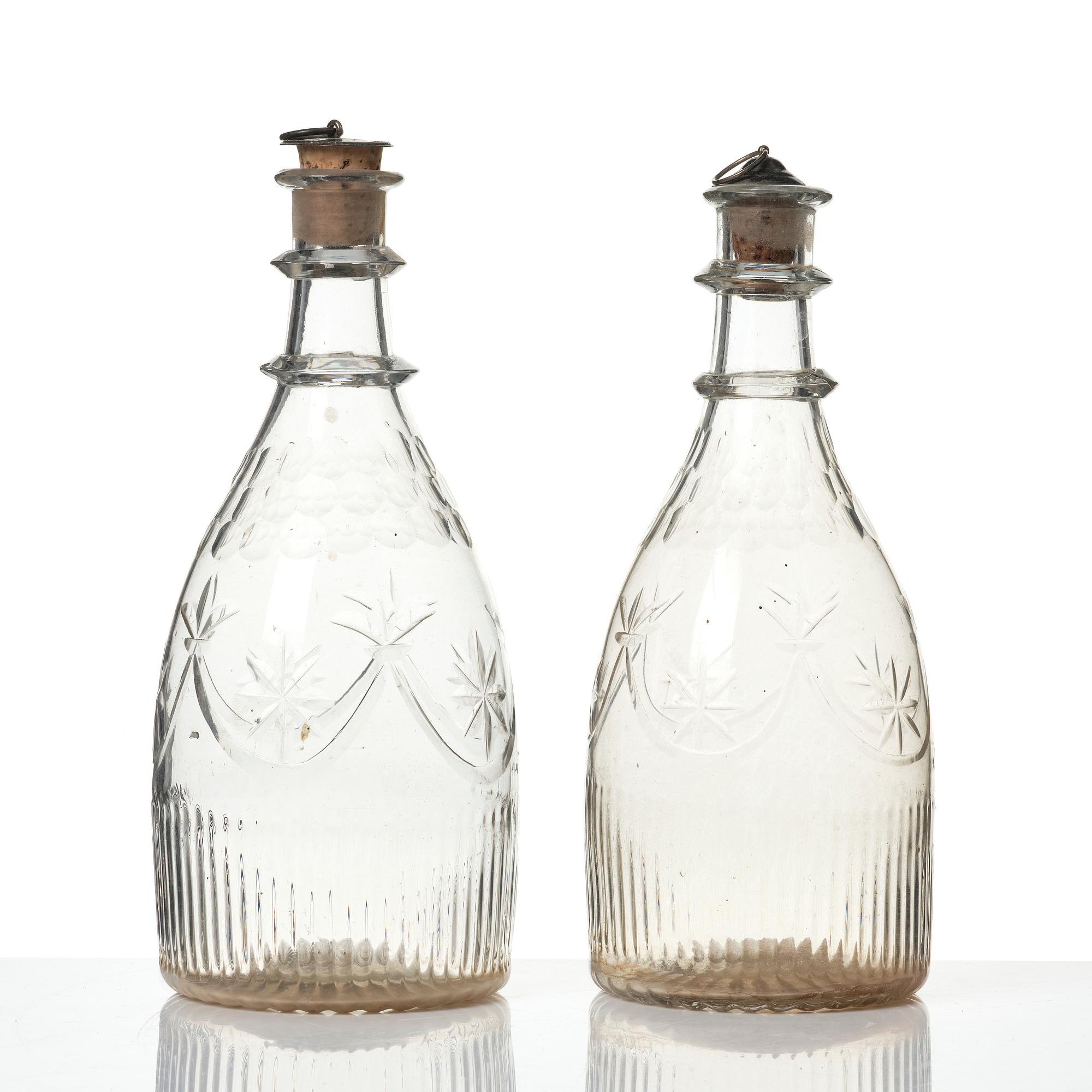 Flaskor, två stycken, glas, 1800-tal.