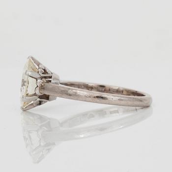 RING med gammalslipad diamant ca 3.05 ct, kvalitet L-M/VS, tillverkad av Hugo Strömdahl, Stockholm, 1946.