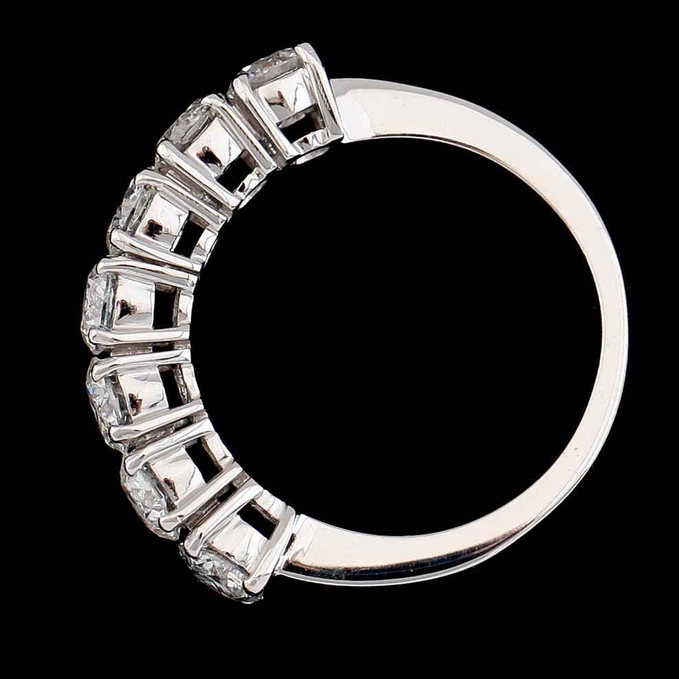 RING, 18K vitguld, briljantslipade diamanter tot ca 2.32 ct. Vikt ca 5 g.