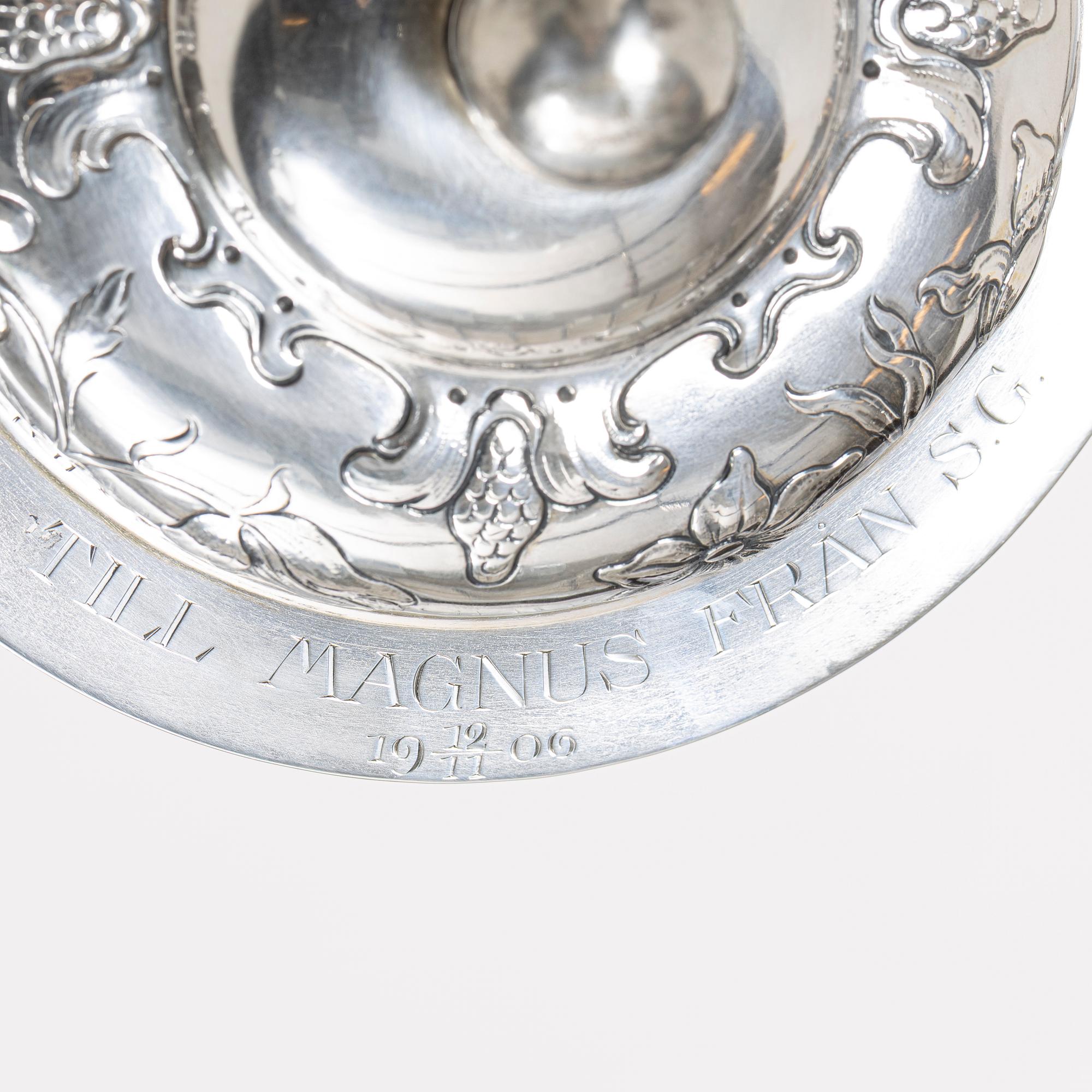 C.G. Hallberg, Dryckeskanna, silver, Stockholm 1903.