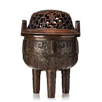 859. A bronze censer, late Qing dynasty.