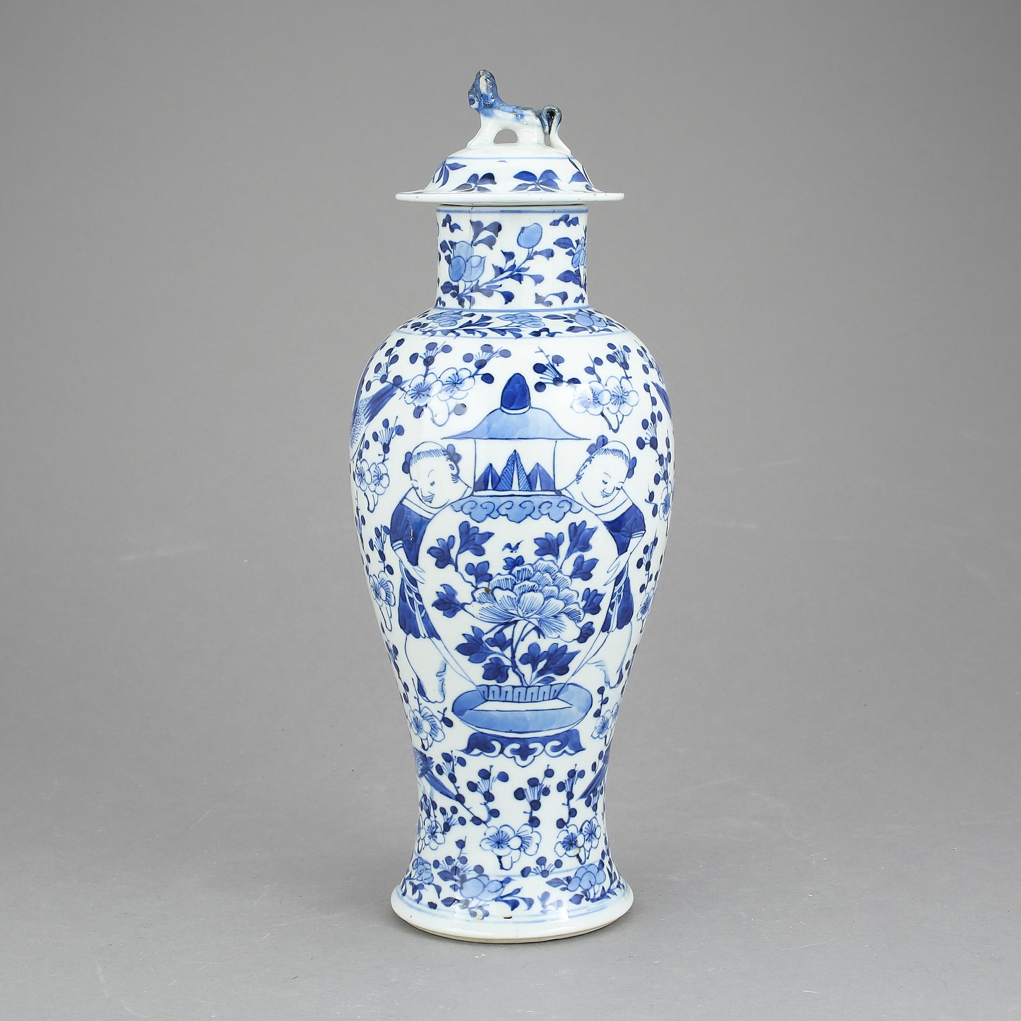 LOCKURNA, porslin, Kina. Modern tillverkning.