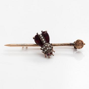 Brooch pin, pearls, red glass, 14K (56) gold.