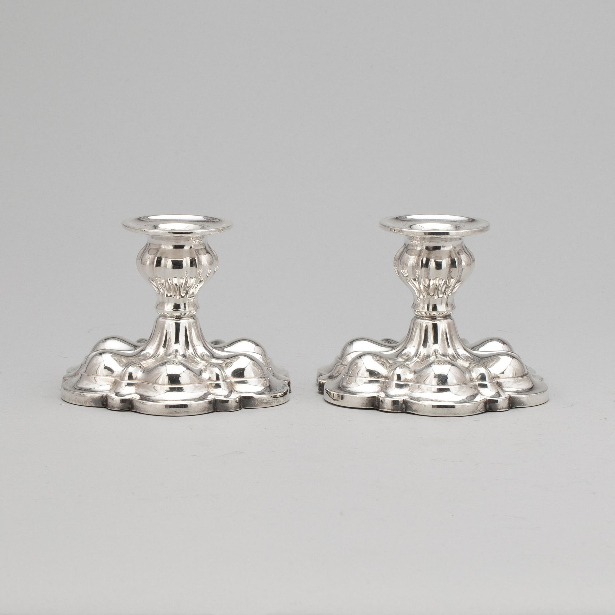 LJUSSTAKAR, ett par, silver, med svenska importstämplar, 1900-tal.