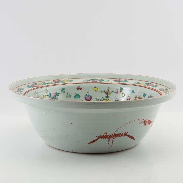Wash basin China 20th century porcelain.