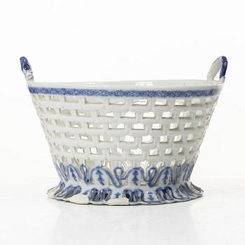 A blue and white chesnut basket, Qing dynasty, 18th century.