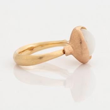 Charlotte Lynggaard, Ole Lynggaard, ring 18K gold with moonstone, model Lotus 2.