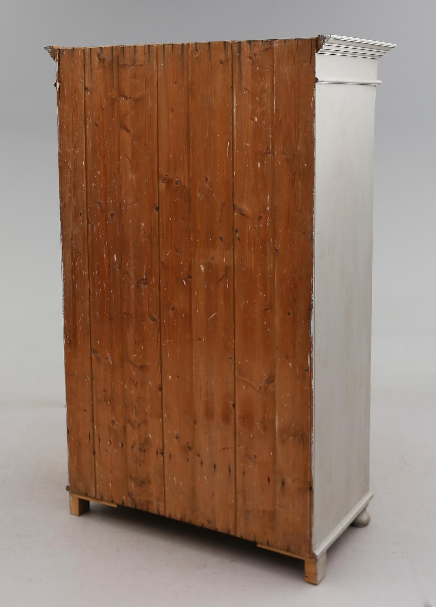 KLÄDSKÅP, omkring år 1900.