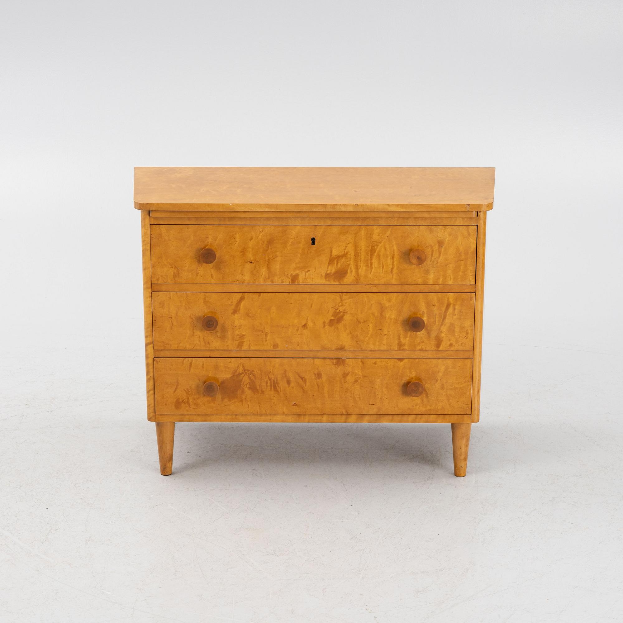 A chest of drawers, 1930's/40's.