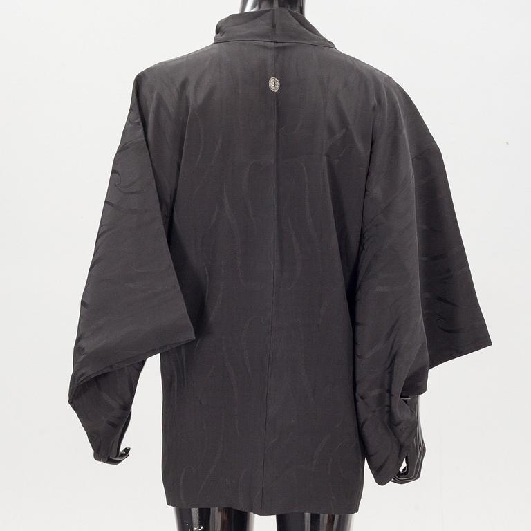 KIMONO, kort modell, siden. Enligt uppgift omkring 1900.