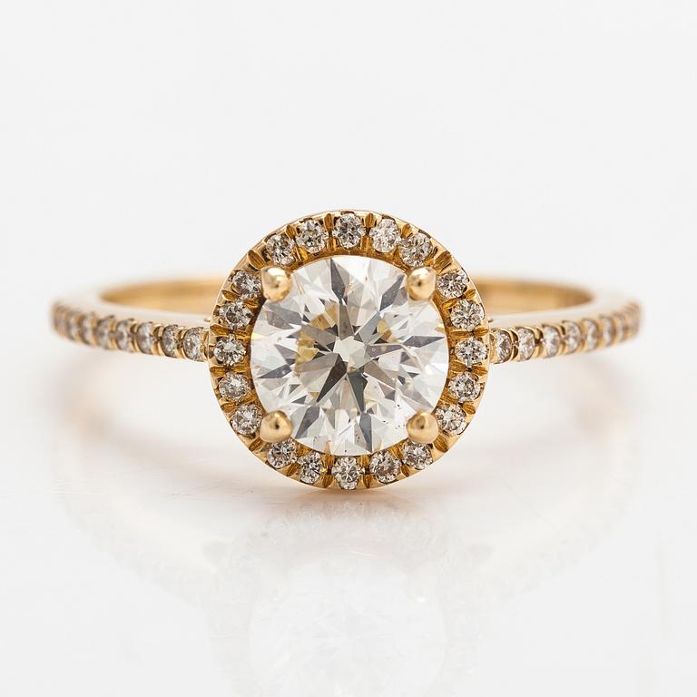 Ring, 18K guld, diamanter ca 1.20 ct totalt. Med AIG-certifkat.