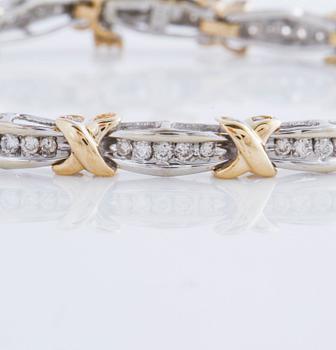 BRACELET, A ca 2 20 cts brilliant cut diamond bracelet.