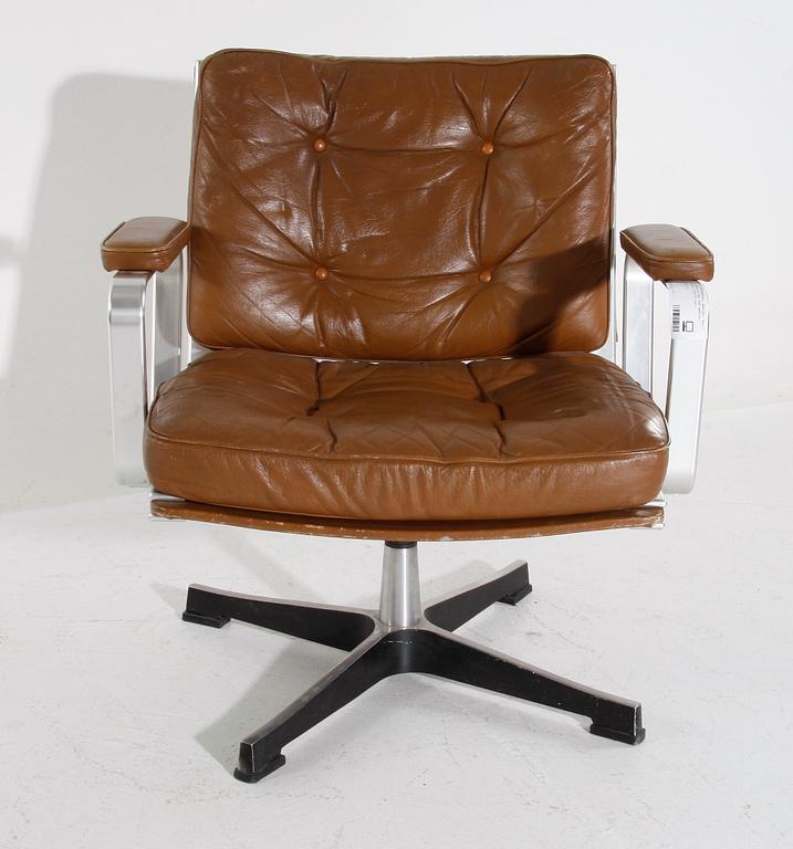 SNURRFÅTÖLJ, Design: Karl-Erik Ekselius för JOC möbler, Vetlanda. 1960/70-tal.