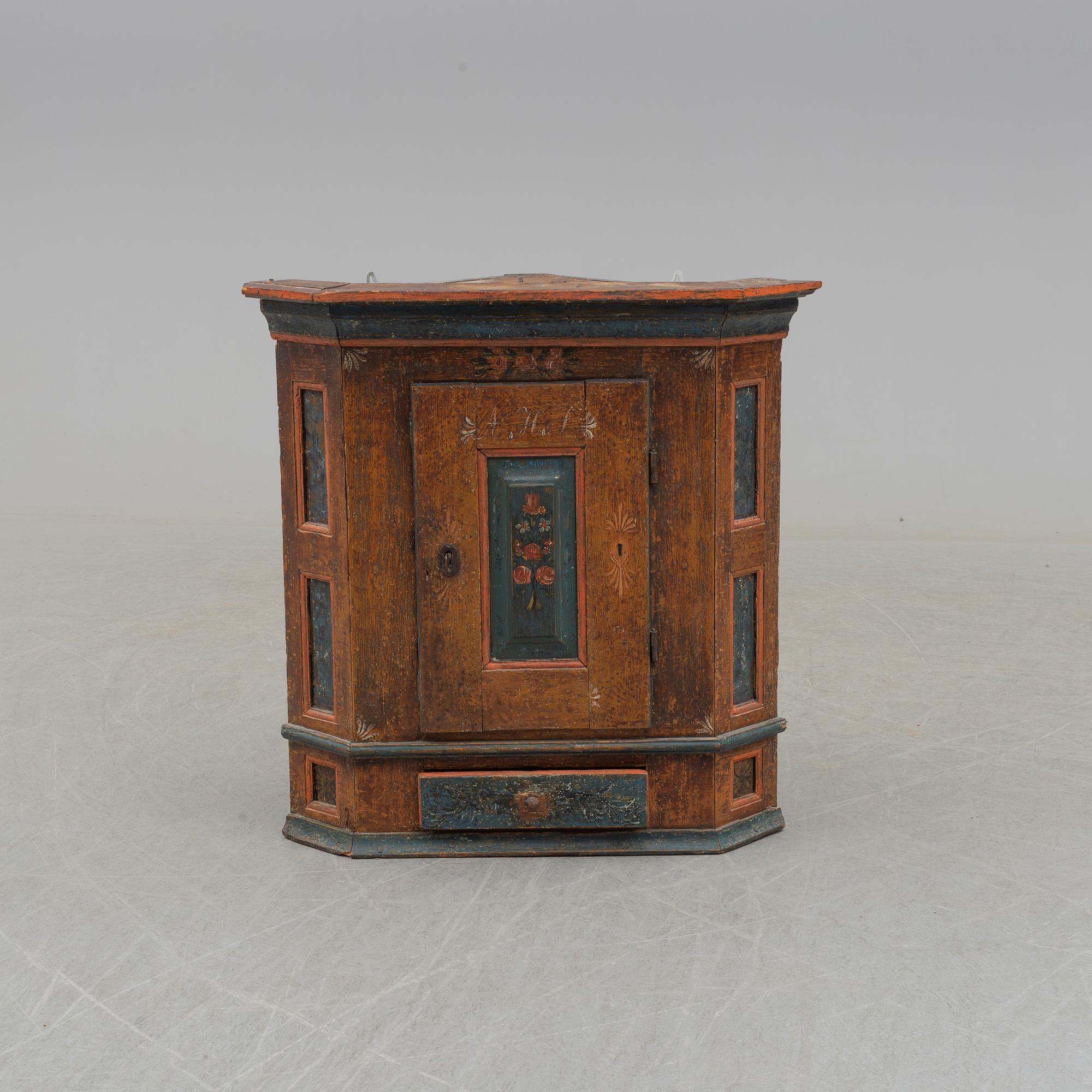 HÄNGSKÅP, allmoge 1700/1800-tal.