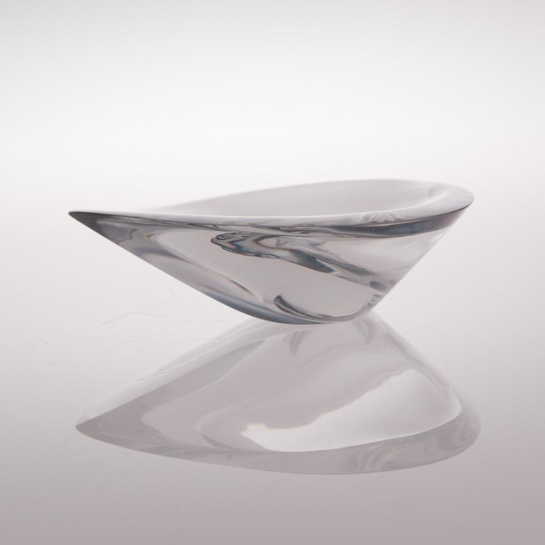 A Triennale art glass, 3838 dish signed Tapio Wirkkala, Iittala. Late 1950s.