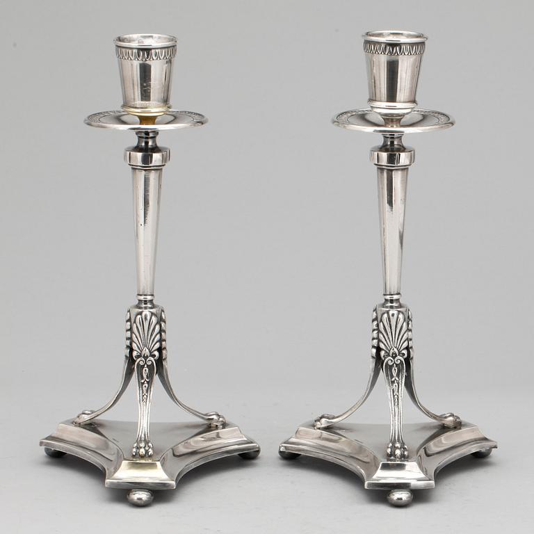 LJUSSTAKAR, ett par, nysilver, C G Hallberg, 1900-talets första hälft.
